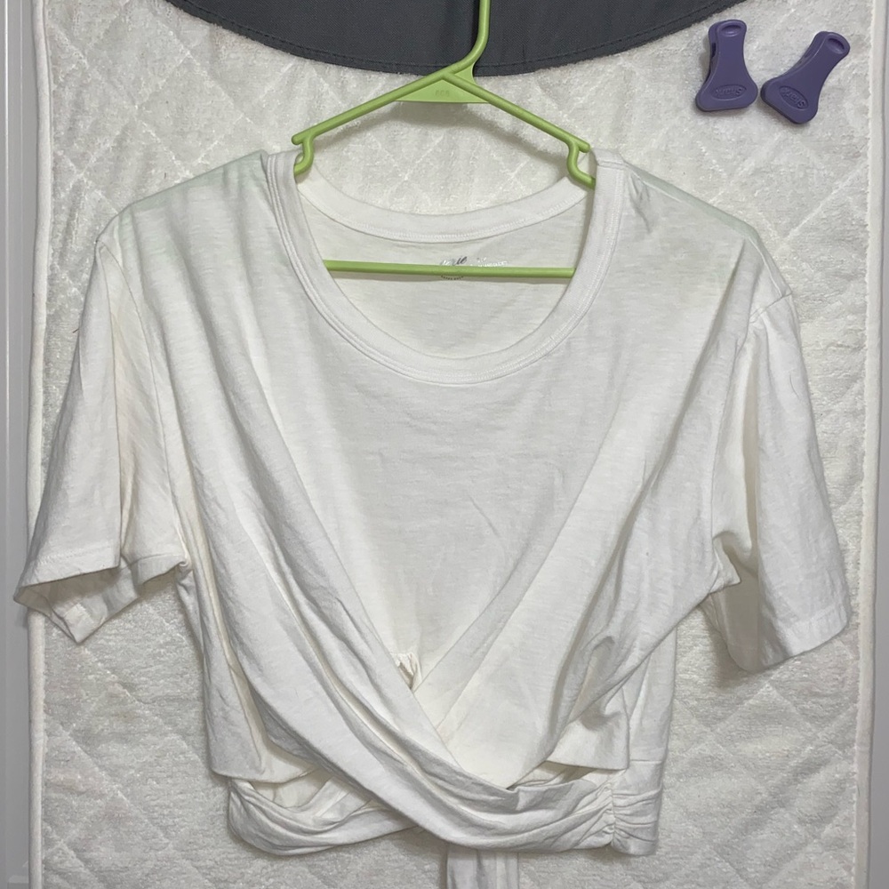 Aerie white top. Size small.